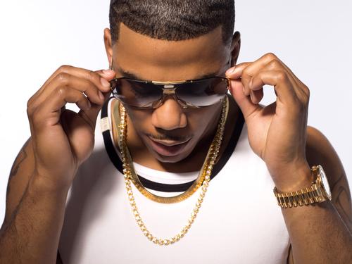 Nelly - Cornell Iral Haynes Jr (född November 2, 1974 i St Louis, Missouri), mer känd under sitt artistnamn Nelly, är en amerikansk rappare, sångare, skådespe...