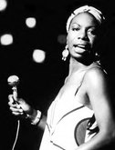 Nina Simone - Född: 21 februari 1933 | Död: April 21, 2003 Eunice Waymon föddes i Tryon, North Carolina som den sjätte av sju barn i en fattig familj. Den underbarn...