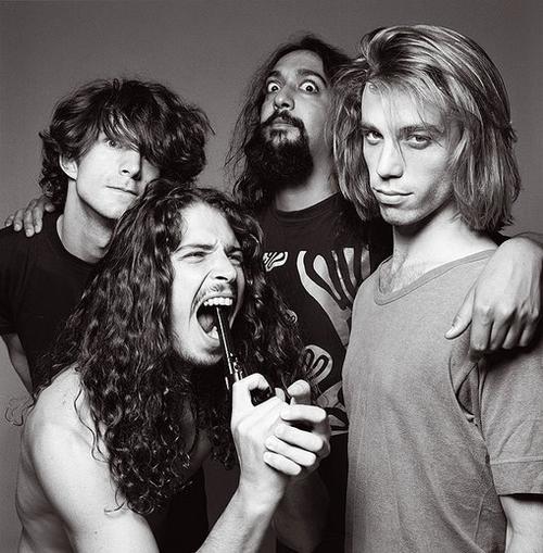 Soundgarden - Soundgarden är en Seattle rockband som hjälpte till att definiera det ljud som kom att kallas grunge. Trots start år tidigare, och med ett ljud som me...
