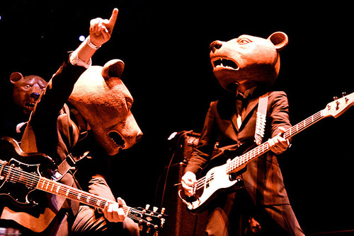 Teddybears - Det finns mer än en grupp med namnet Teddybears. 1. En populär svenska electrorock bandet bildades 1991 2. Den Teddybjörnar var en amerikansk doo-wop ...