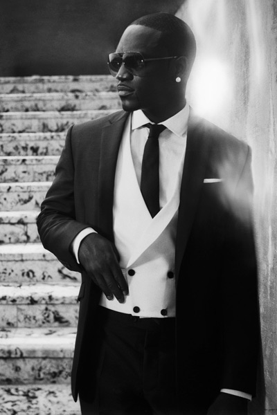 Akon - Alioune Badara Akon Thiam, född April 16, 1977 i Saint Louis, Missouri, USA, kallas bara Akon, är en senegalesisk-amerikansk R