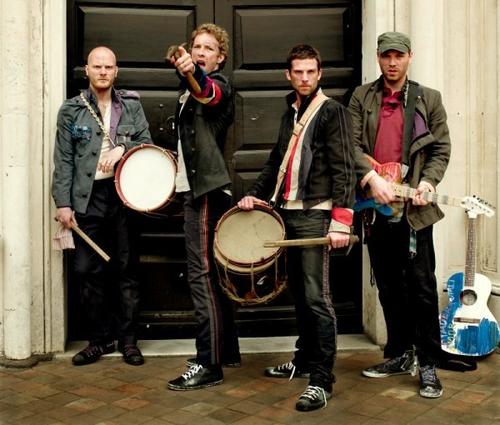 Coldplay - Coldplay är ett brittiskt alternativ rockband, bildat i London, Storbritannien 1997. Bandet består av sångaren och pianisten Chris Martin, gitarristen...
