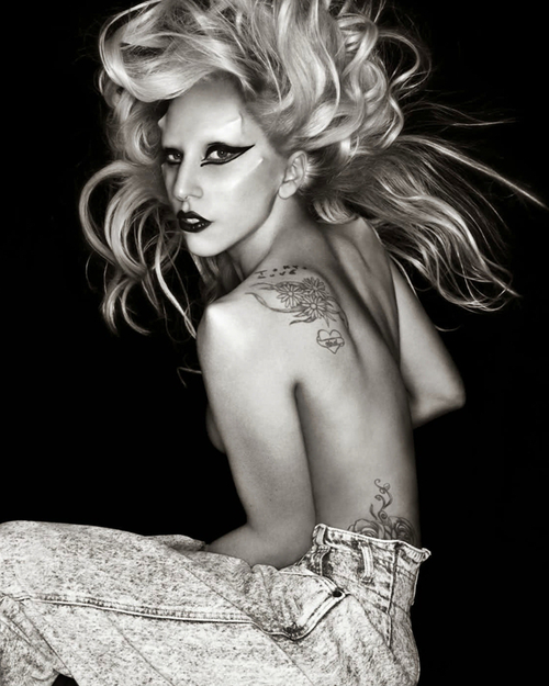 Lady Gaga - Stefani Joanne Angelina Germanotta (född 28 mar 1986), som utför under artistnamnet Lady Gaga, är sångerska, låtskrivare och musiker från New York Cit...