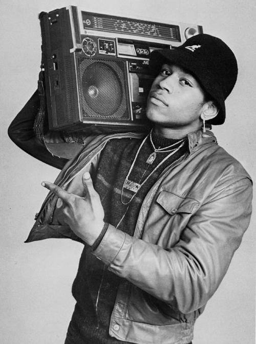 LL Cool J - James Todd Smith (född 14 januari, 1968 i Queens, New York), mer känd som LL Cool J (Ladies Kärlek Cool James) är en Grammy Award vinnande amerikansk ...