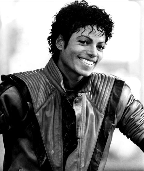 Michael Jackson - Michael Joseph Jackson (född 29 augusti 1958 i Gary, Indiana, död 25 juni 2009 i Los Angeles, Kalifornien), som ofta kallas The King of Pop, är de mes...