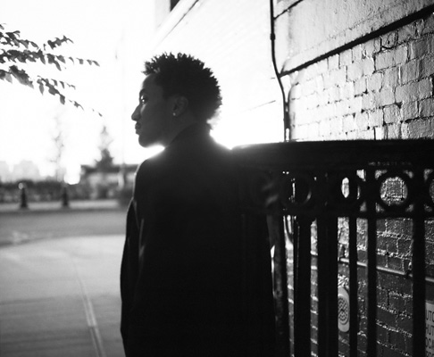 Q-Tip - Jonathan Davis (född April 10, 1970 i Harlem, New York), även känd under sitt artistnamn namn Q-Tip, Kamaal det abstrakta och det Abstract Poetic, är ...
