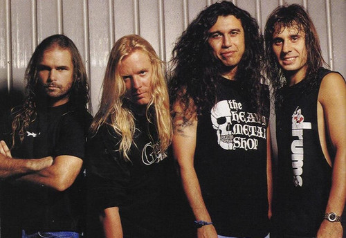 Slayer - Slayer är ett thrash metal-band från USA, bildat 1981. Bandet grundades av gitarristerna Jeff Hanneman och Kerry King. Bandet var tillgodoräknas som e...